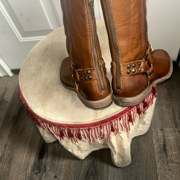 NEW Frye Phillip Harness Tall Women’s Riding Boots Cognac Leather Zip Back Sz 7B - Picture 16 of 16